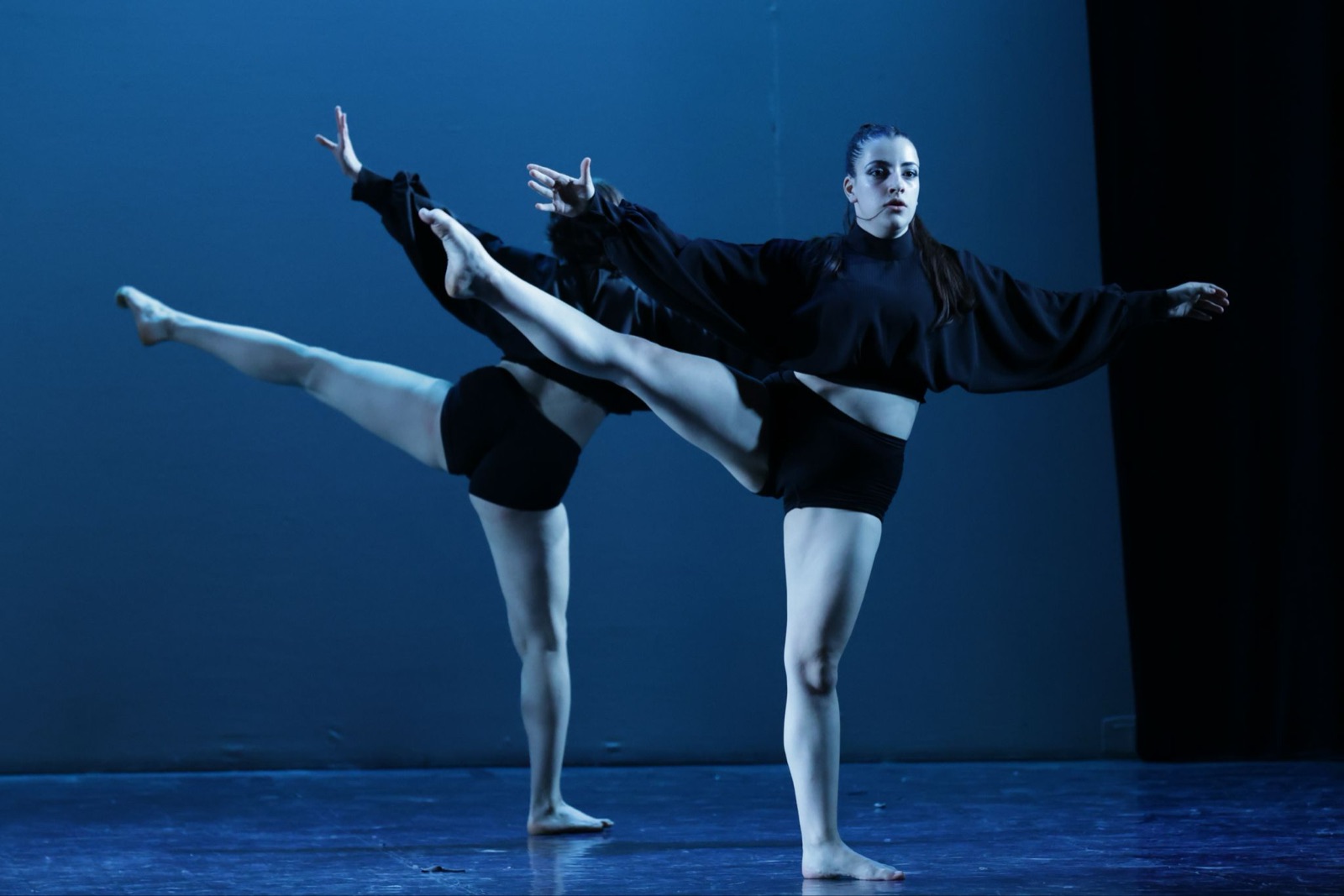 Allieve della scuola Pirouette ASD durante un saggio di danza
